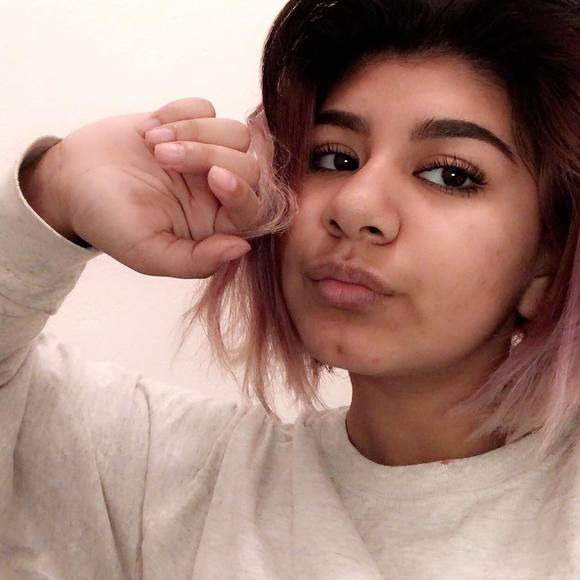 Meet your Posher, Esthefany - Picture 1 of 1